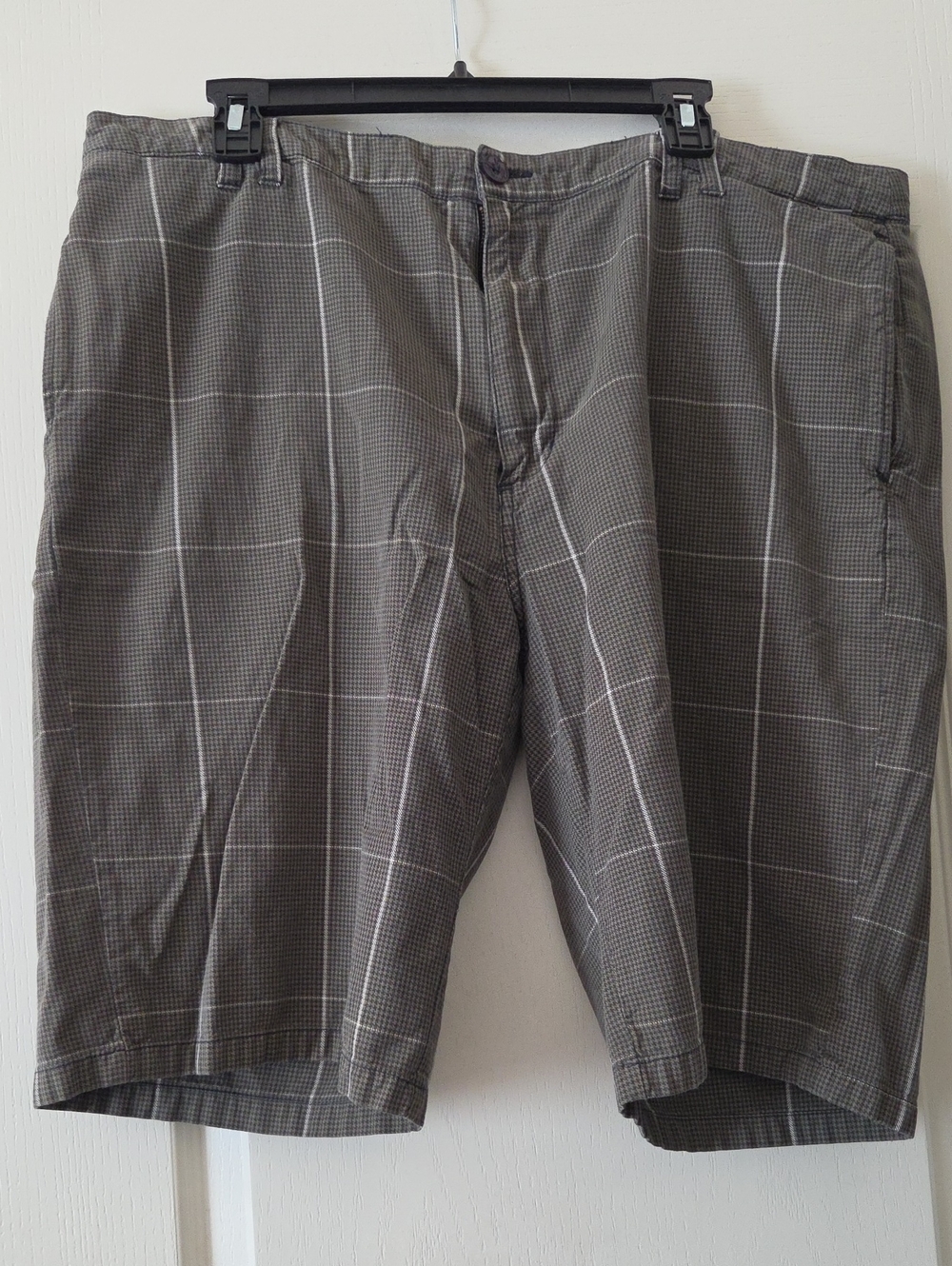 Vans Men's Gray Plaid Flat-Front Shorts
